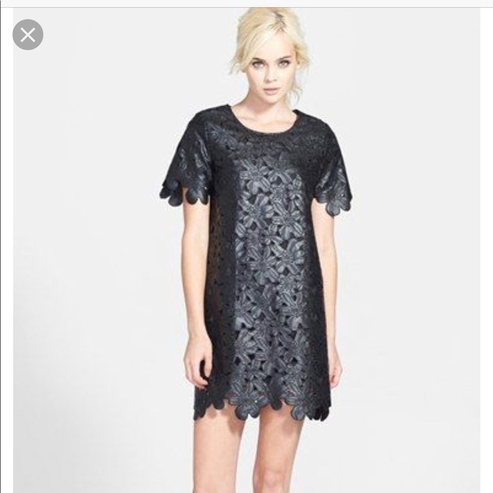 JOA LA Black Shift  Dress w Flower Detail